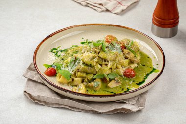 Pesto soslu, gurme makarna.