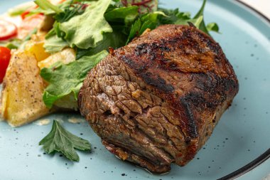 Sebzeli ızgara sığır eti.