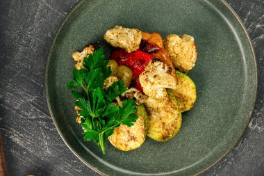 Maydanozlu ızgara sebze.