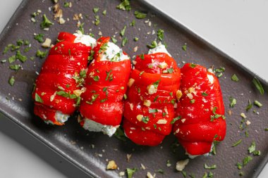 Doldurulmuş biberli yumuşak peynirli gurme.