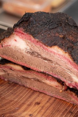 İştah açıcı taze ızgara et ama yarısı.