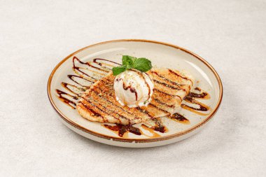 Dondurmalı tatlı, yassı kruvasan.