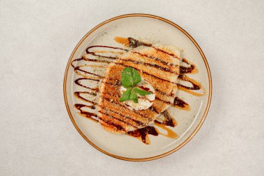 Dondurmalı tatlı, yassı kruvasan.