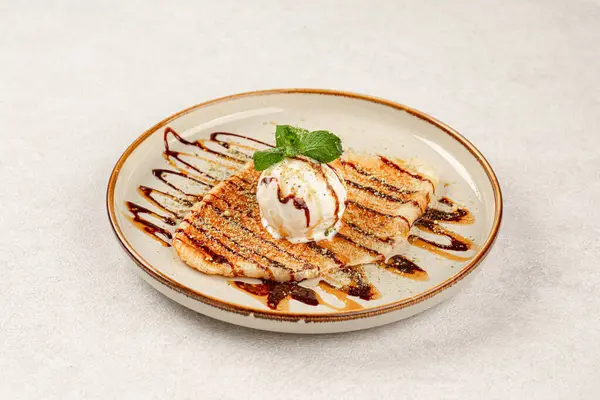 Dondurmalı tatlı, yassı kruvasan.