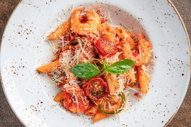 Meksika soslu karidesli makarna.