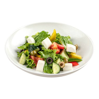 Zeytinli ve peynirli taze Yunan salatası.