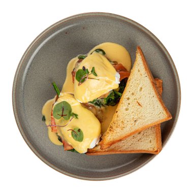 İzole edilmiş yumurta, kızarmış ekmek ve somonla birlikte Benedict.