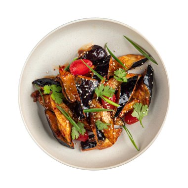 Susamlı ve otlu baharatlı patlıcan salatası.