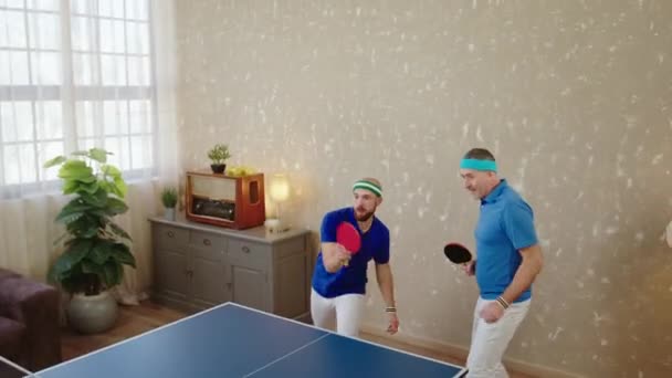 Semua Peralatan Ping Pong Pemain Tua Dan Pemuda Bermain Bersama — Stok Video