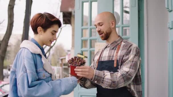 Modern Cute Floral Shop Shop Entrepreneur Owner Shop Have Discussion — Stock video