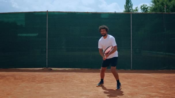 Great Looking Man Professional Tennis Player Hitting Hard Tennis Ball — Vídeo de stock