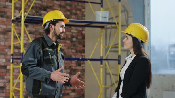 Handsome Man Constructor Worker Have Conversation Woman Architect Discussing Plan — Stock video