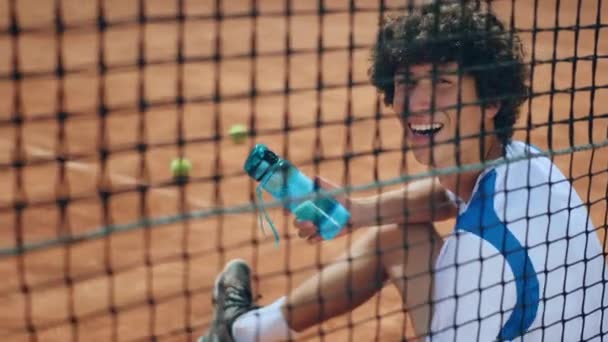 Capturing Video Tennis Net Happy Large Smile Professional Tennis Player — Vídeo de stock