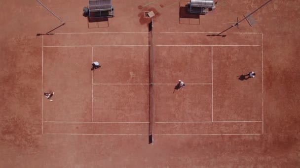 Gran Captura Vídeo Con Dron Dos Equipos Tenis Profesional Jugando — Vídeo de stock