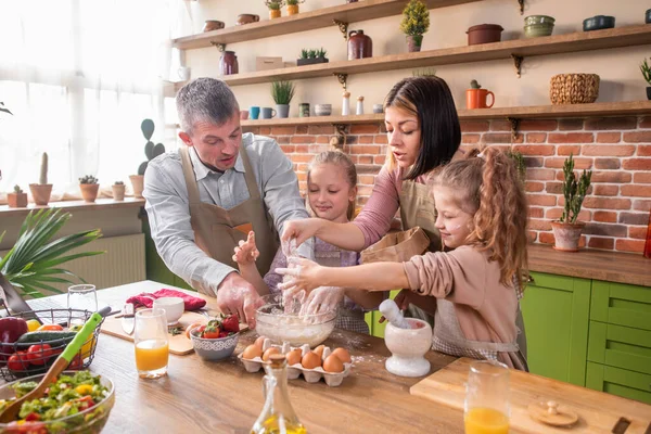 Young Good Looking Parents Cute Two Daughters Preparing Dough Delicious — Stock Photo, Image