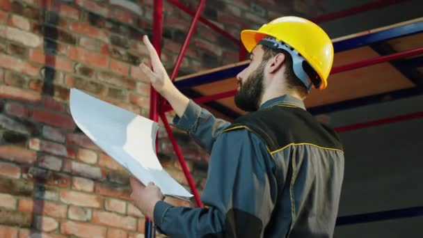 Good Looking Builder Man Safety Equipment Uniform Construction Site Analysing — Stock Video