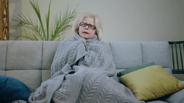 Old Woman Sad Face Feeling Very Sick She Take Blanket — Stock Video