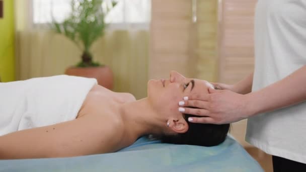 Spa Salon Excited Woman Have Head Massage She Enjoy Moment — ストック動画