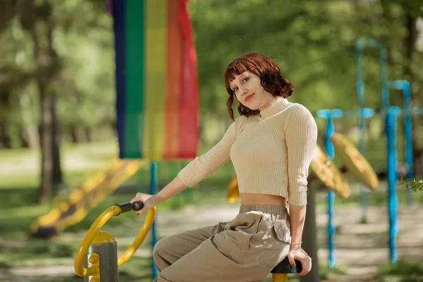 Happy Pretty Lady Park Exercises Outdoor Gym She Looking Camera — Stock Photo, Image