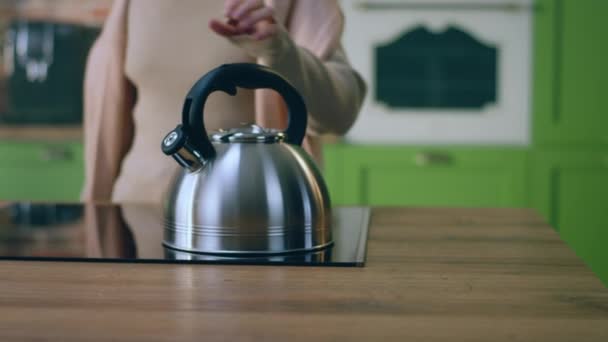 Amazing Desain Closeup Dapur Untuk Wanita Kamera Pagi Hari Menempatkan — Stok Video