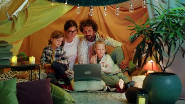 Concept Family Lifestyle Childhood Happy Family Together Watching Movie Laptop — ストック動画