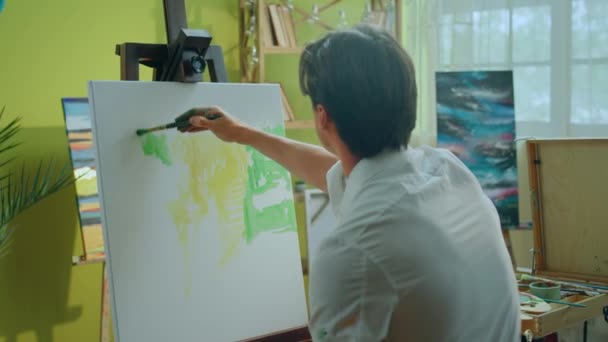 Devant Caméra Artiste Homme Peinture Sur Toile Nouvelle Image Son — Video