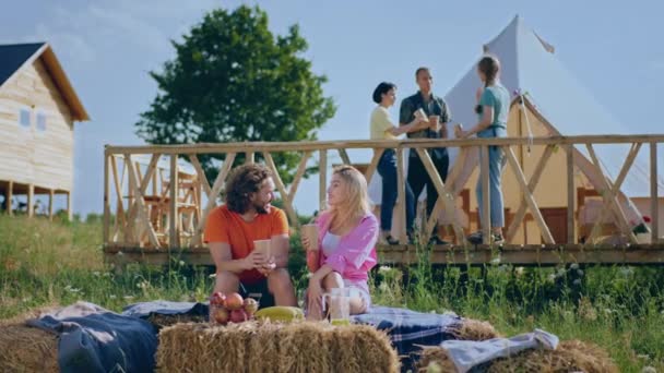 Sunny Day Campsite Couple Sitting Haystack Discussing While Taking Breakfast — Stock Video