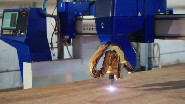 Laser Burn Modern Technology Manufacturing Factory Using Hot Gas Cutting — Stock Video