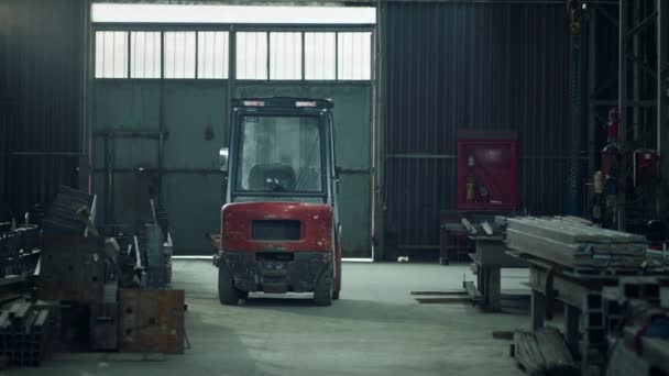 Mitten Der Metallurgischen Fabrik Videoaufnahmen Von Maschinen Und Metall — Stockvideo