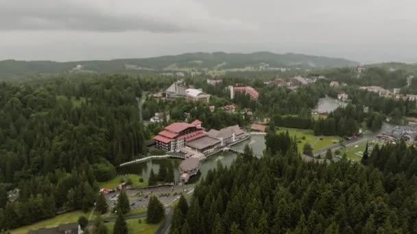 Capturando Imagens Aéreas Com Drone Uma Paisagem Indescritível Nas Montanhas — Vídeo de Stock