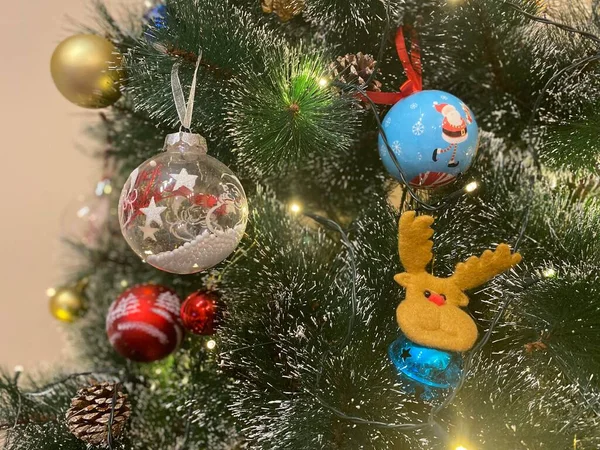 Árvore Natal Com Decorações Brinquedos — Fotografia de Stock