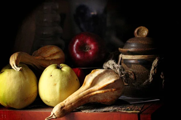 Stillleben Mit Äpfeln Und Kürbissen — Stockfoto