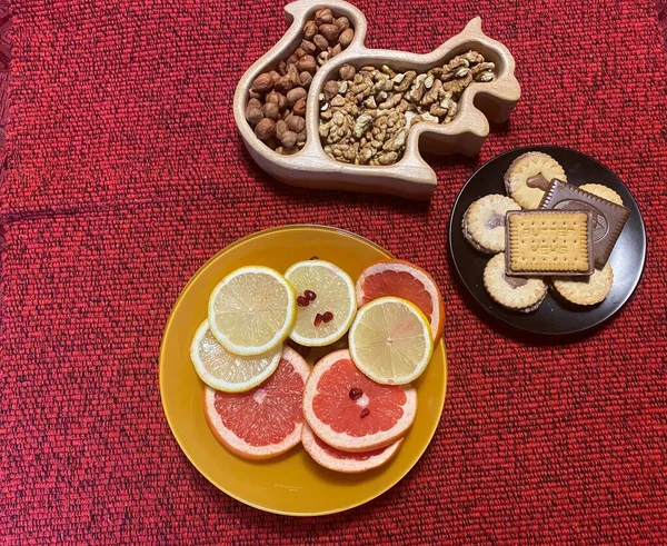 Kue Natal Dengan Lemon Dan Hati Merah — Stok Foto