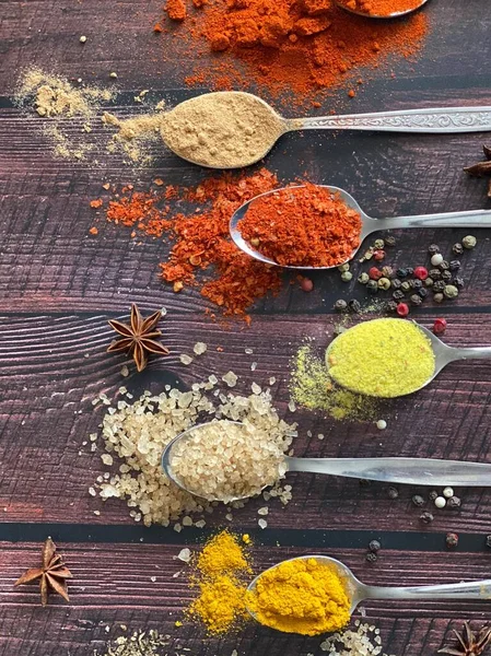 Especiarias Ervas Ingredientes Mesa Madeira Preta — Fotografia de Stock