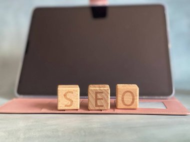 SEO Arama Motoru optimizasyonu. Arama motoru kullanılıyor. Çevrimiçi çalışma