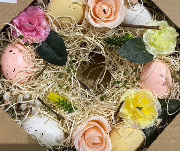 Пасхальные Яйца Цветы Гнезде — стоковое фото