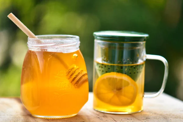 레몬주스와 유리병 — 스톡 사진