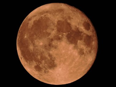 Gece gökyüzünde büyük mavi ay