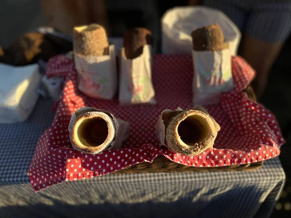 Ungarischer Kaminkuchen Auf Einem Tisch — Stockfoto