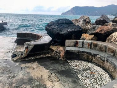 İtalya 'daki eski Akdeniz şehrinin manzarası.