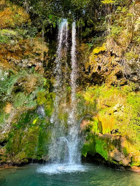 森の中の滝 セルビアのリスネ滝 — ストック写真