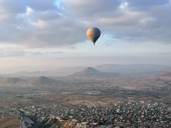 Hot Air Balloon Flying Mountain Range Area Cappadocia Turkey Image En Vente