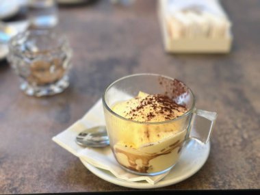 Tiramisu pasta bir cam