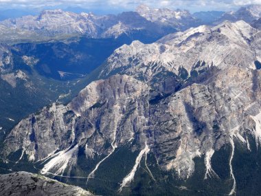 Dolomite dağlarının manzarası, İtalya