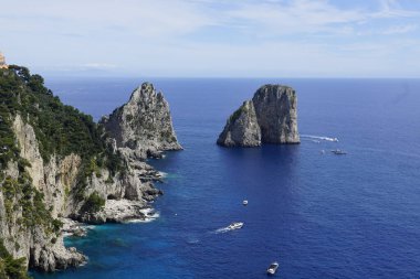 Yazın Capri Adası manzarası