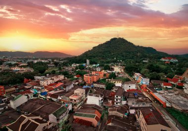 Phuket town, Tayland çatı üzerinden görüntülemek.