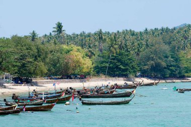 Tayland 'dan geliyorum. Geleneksel balıkçı tekneleriyle güzel manzara