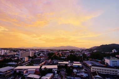 Phuket kasabası, Tayland 'ın güzel gün batımı manzarası.