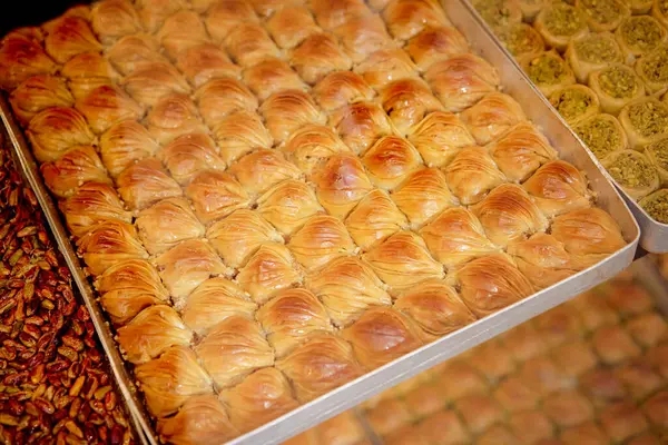 带有开心果的传统土耳其甜点 — 图库照片