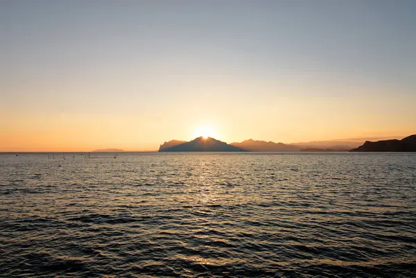 Smukke Krim Hav Bugt Ved Solnedgang Tid - Stock-foto